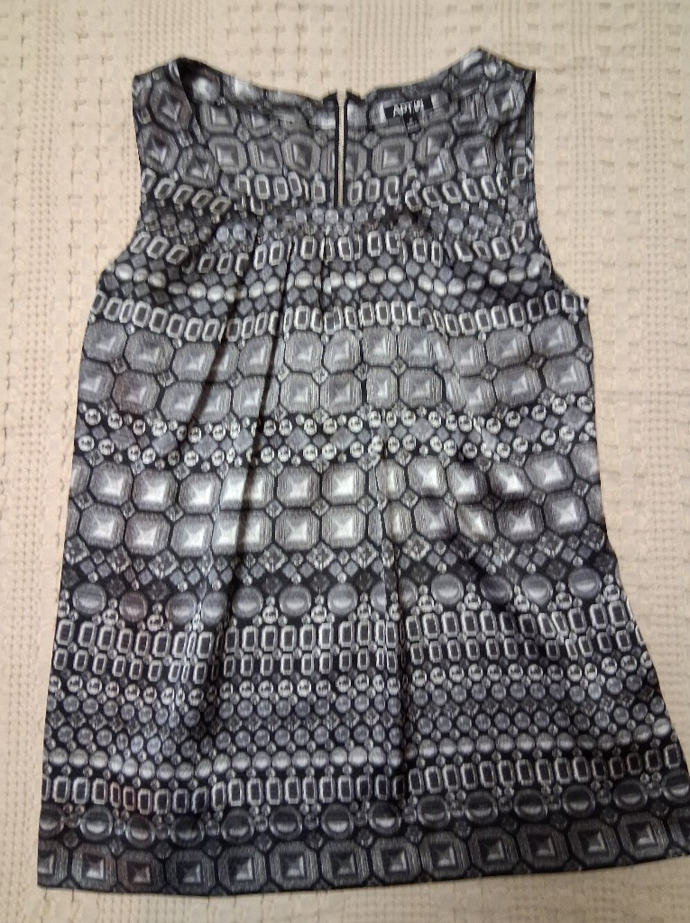 Apt 9 Sleeveless Top, Size Medium